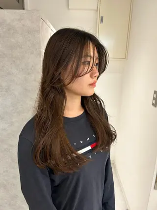 セミロング カラー Nana/透けカラー ×似合わせカットのヘアスタイル