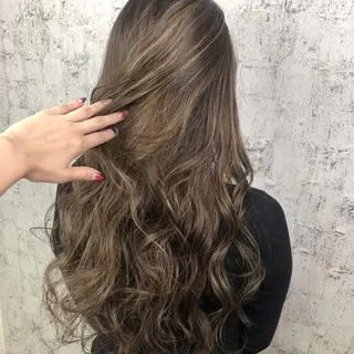 ロング カラー ベージュ/インナー カラー🤍Rieのヘアスタイル