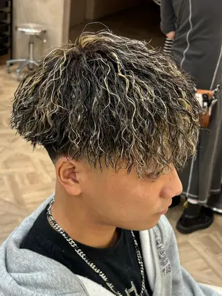 ショート パーマ メンズ パーマ職人DAIKI ツイスパ/波巻きのヘアスタイル