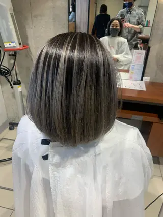 ショート カラー AQUA 平田真一のヘアスタイル