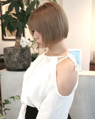 ショート カラー (h)wim ウィムのヘアスタイル