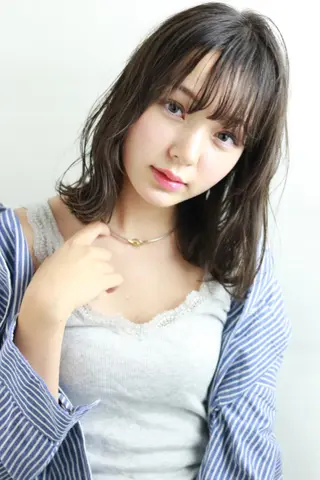 ミディアム カラー 齋藤 咲のヘアスタイル