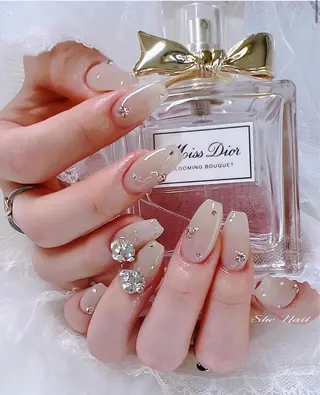 ネイル She   Nail所属・ISA_ BELLAのネイルデザイン