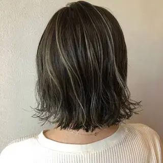 カラー 和田 真由子のヘアスタイル