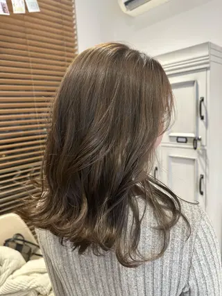 セミロング ハイトーン/ カラーソムリエ/美夢のヘアスタイル