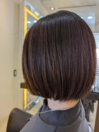 ショート カラー カット　カラー　ボブ ショート切りっぱなしのヘアスタイル