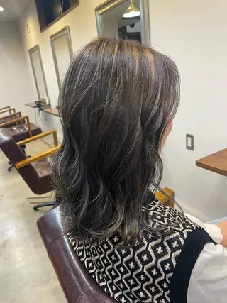 カラー 手塚 由佳のヘアスタイル