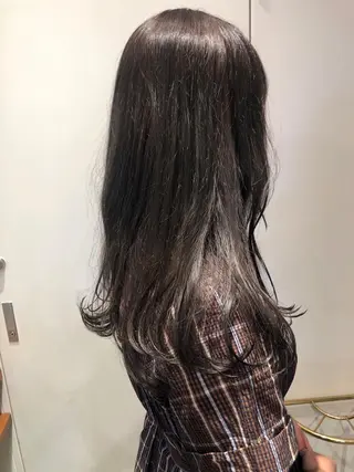 ロング カラー MIOベージュカラー 柔らかいカラーのヘアスタイル