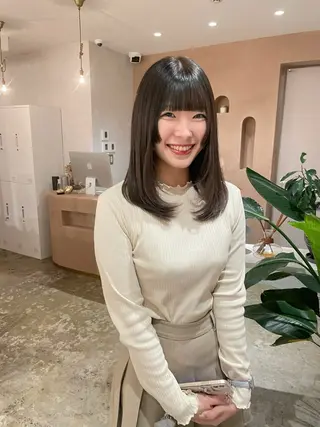 セミロング 梅田グレージュ /色っぽカジュアルのヘアスタイル