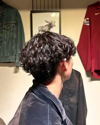ミディアム パーマ メンズ ナチュラルカラー リタッチ　あんりのヘアスタイル