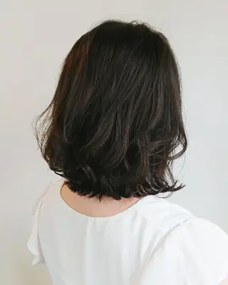 ミディアム パーマ little×PORTO 元町所属・Topstylist ゆきこのヘアスタイル