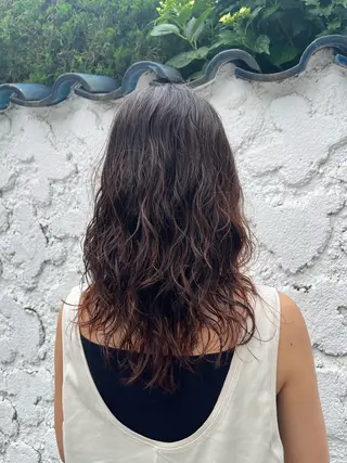 セミロング 韓国風前髪顔周り バーバーakaneのヘアスタイル