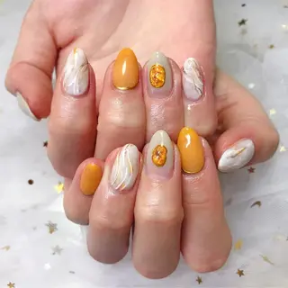 カラー Q Free nailsのネイルデザイン