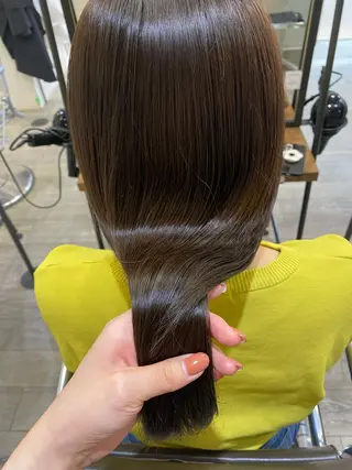 セミロング W所属・小林 朋花のヘアスタイル