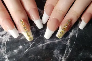 ミディアム ネイル クロキ 。のネイルデザイン