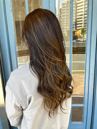 ロング ブリーチ毛矯正.髪質 改善.髪にドラマをのヘアスタイル