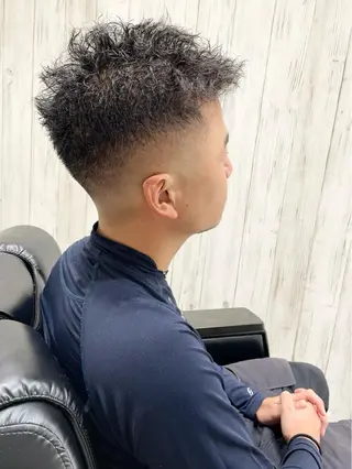 パーマ メンズ HAIR&GROOMING YOSHIZAWA Inc.BANDAI所属・みよし まさとのヘアスタイル