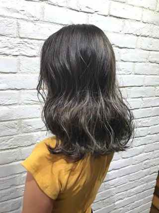 ミディアム カラー UMEDA FIGAROのヘアスタイル
