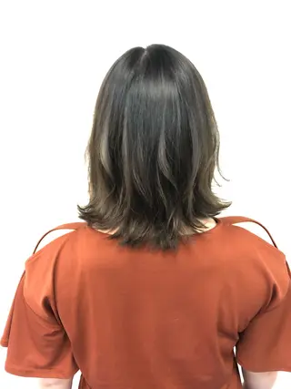 ミディアム カラー CoCooN Hiromiのヘアスタイル