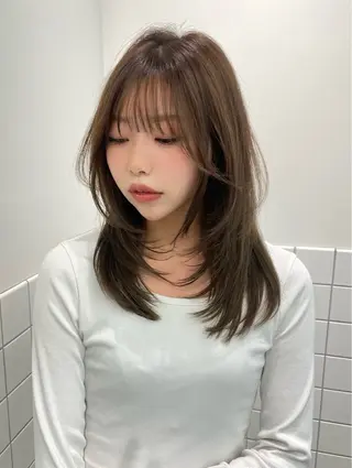 セミロング ハイライト、レイヤー カット/西梅田/中西のヘアスタイル