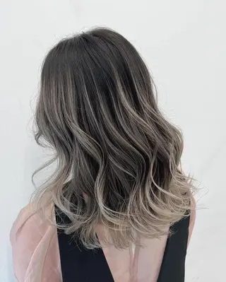 セミロング カラー 【公式】amble luxe池袋東口🩷のヘアスタイル