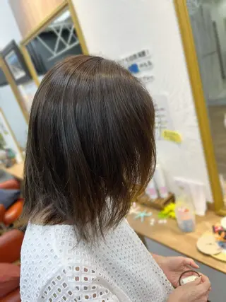 ミディアム カラー タヂカ マイのヘアスタイル