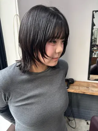 ミディアム ウシロダ メグミのヘアスタイル
