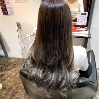 ロング カラー UMEDA FIGAROのヘアスタイル