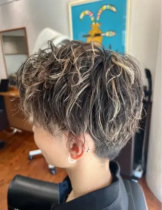 ショート カラー パーマ メンズ Quehair所属・白倉 翼のヘアスタイル