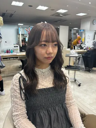セミロング 推し活/韓国/ブリー チカラーminamiのヘアスタイル