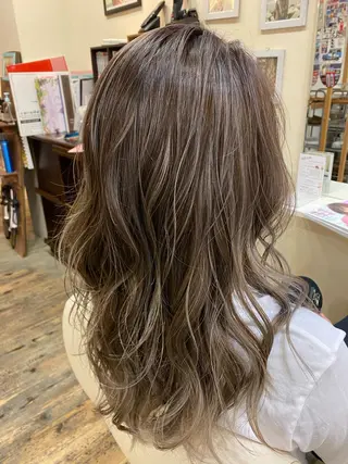 ロング ハルカ/透け感カラー /顔周りレイヤーのヘアスタイル