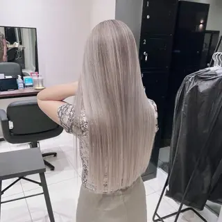 ロング カラー オフホワイトアンドなんば所属・福西 洋斗のヘアスタイル