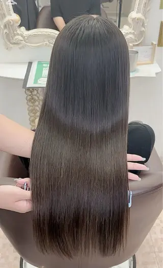 ロング Queen's gate 昭和Palace所属・🩵 青木萌華 🩵 髪質改善・髪色改善のヘアスタイル