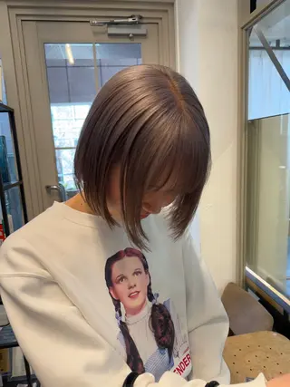 ショート カラー ミルクティー× グレージュMOMOのヘアスタイル