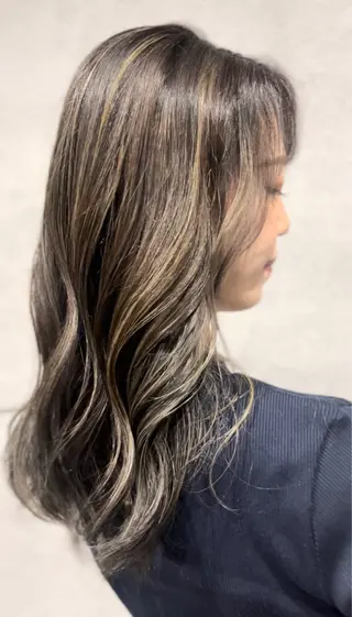 ロング カラー Blue高槻所属・ハイライト 透明感カラー松本のヘアスタイル