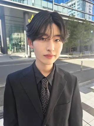 メンズ メンズ ヘアメイク  ハイトーン キャロのヘアスタイル