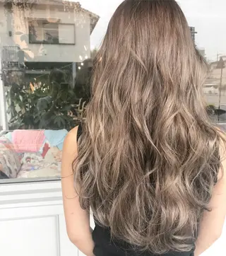 ロング カラー ヘアアレンジ Mariana/ 鶴原-ハイライトのヘアスタイル