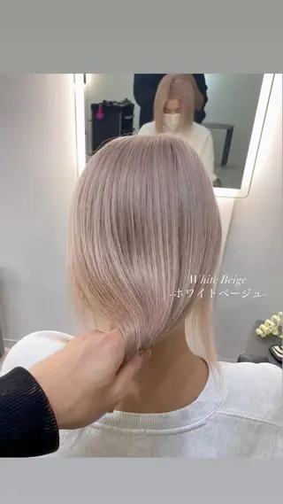 ロング カラー 大阪ケアブリーチ/ ミルクティーベージュのヘアスタイル