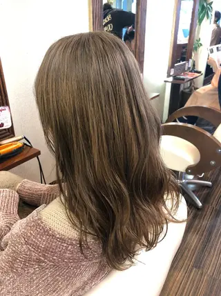 セミロング カラー 加藤 瑠美のヘアスタイル