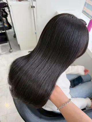 カラー 暗髪透明感ヘア🩶 銀座TUNEのヘアスタイル