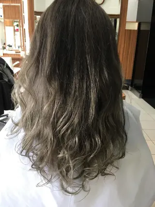 セミロング カラー 白髪ぼかしハイライト 柳川拓哉のヘアスタイル