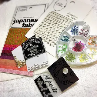 ネイル THECOLORS所属・近貞 莉奈のネイルデザイン