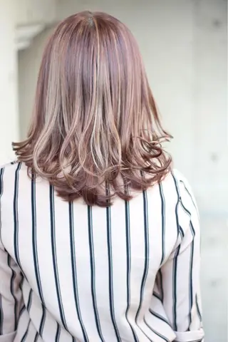 セミロング カラー パーマ 成松 勇治のヘアスタイル