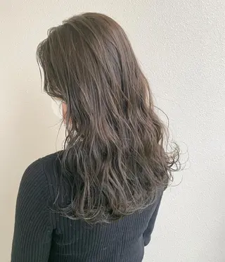 ミディアム カラー GiseL アンリのヘアスタイル