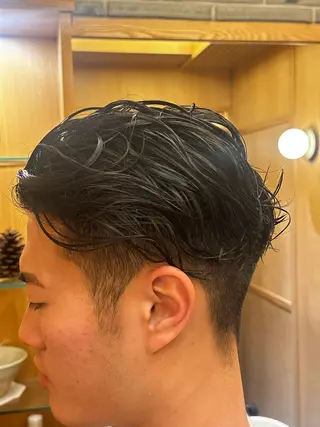 ミディアム メンズ ヒロ銀座 東京駅八重洲店所属・【メンズ専門】🔥 カミマンのヘアスタイル