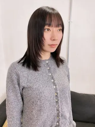 ミディアム ロアヘアーコーディネート所属・ナチュラルヘア /透明感/長井遥陽のヘアスタイル