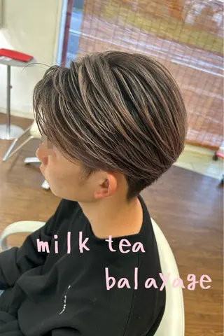 ショート カラー GLAD 萩原のヘアスタイル