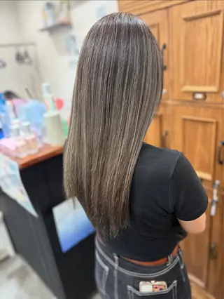 カラー 江波戸 恵のヘアスタイル