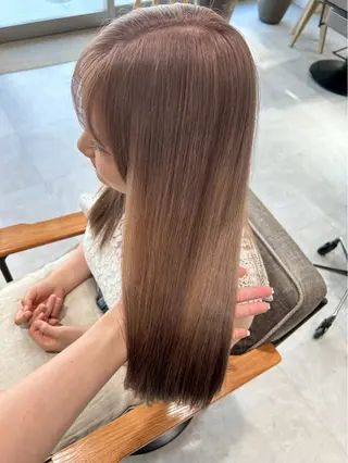 ロング カラー 赤みゼロ 🤎柔ベージュのヘアスタイル