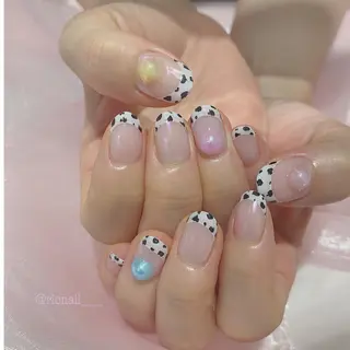 ネイル 𝘙𝘪𝘰𝘯𝘢 ...🕯🤍のネイルデザイン